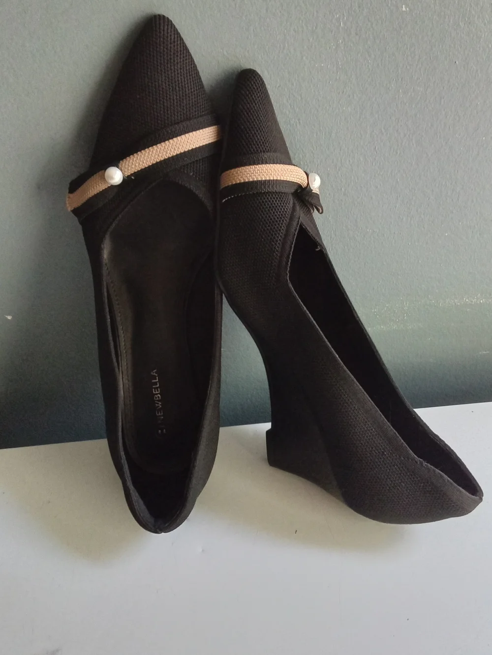 Newbella‎ Black Knit Wedge Pumps Pointed Toe Bow Pearl Detail Shoes